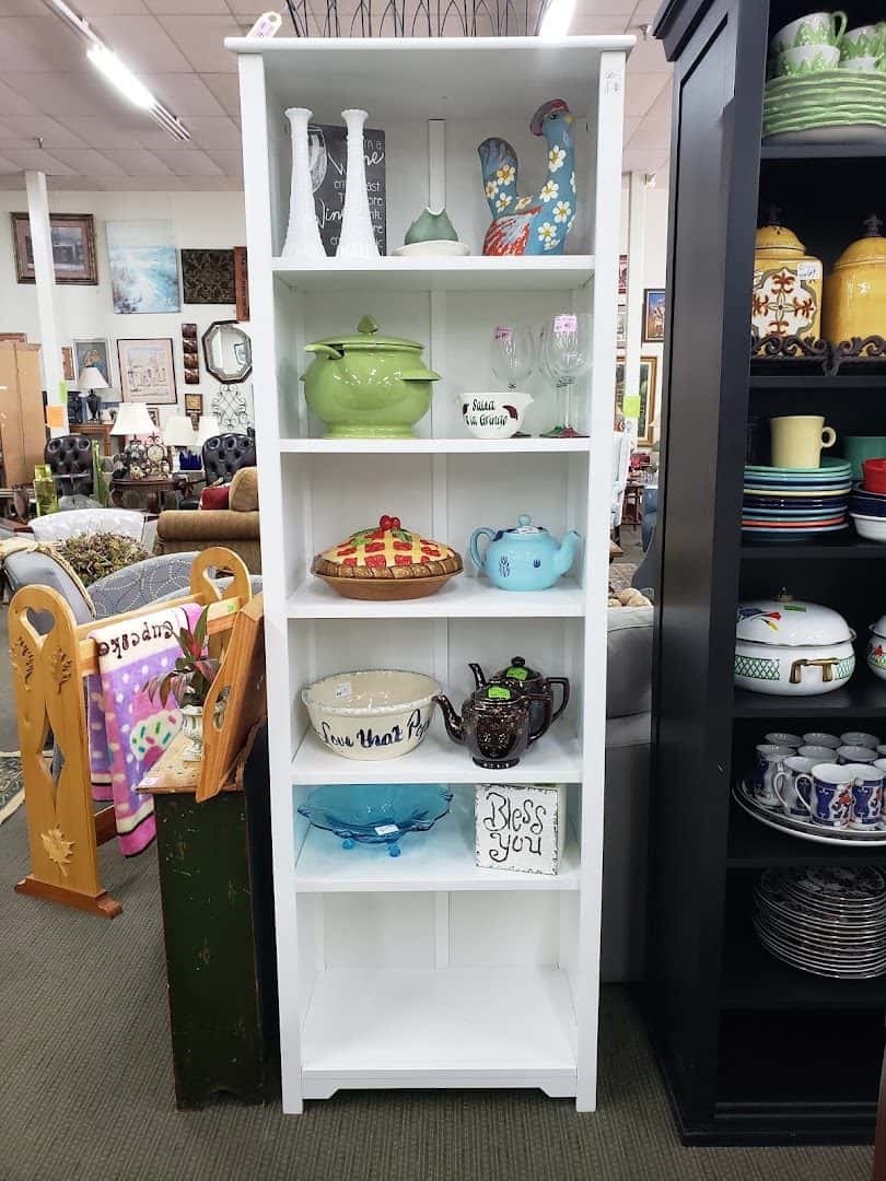 Williamsburg Village Center — Retail & Boutiques photo 2 of 5