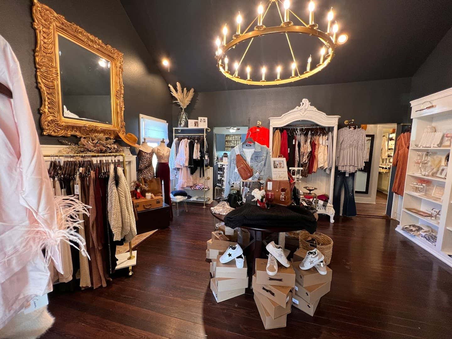 Ash & Crown Boutique — Retail & Boutiques photo 2 of 5