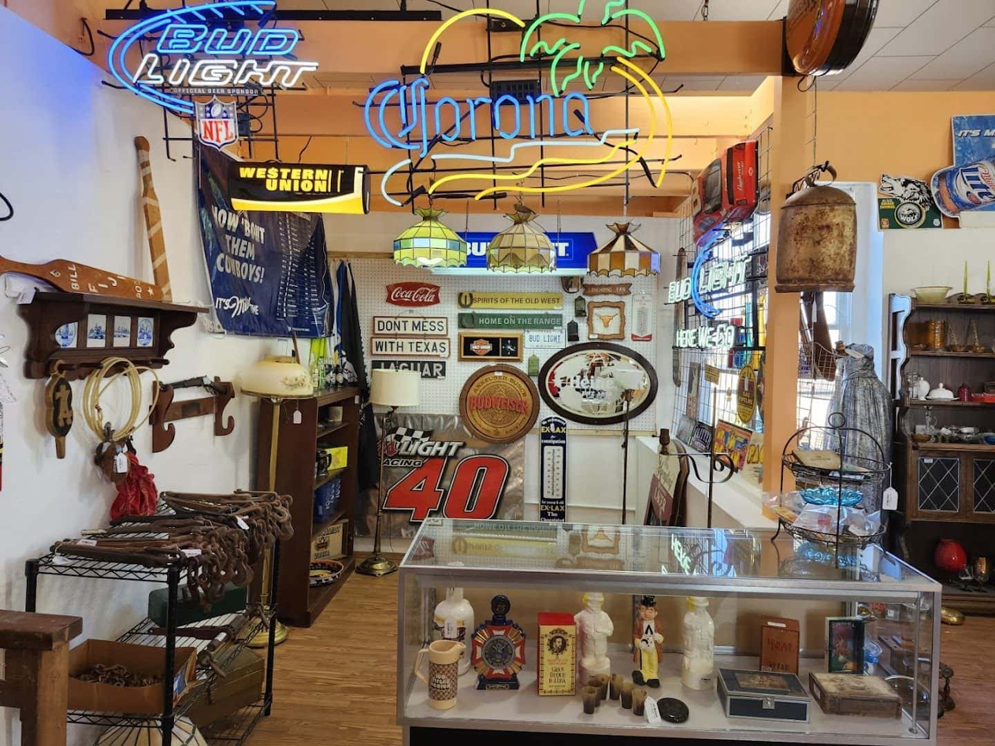 Sasquatch Antiquers Thrift & More — Retail & Boutiques photo 2 of 5