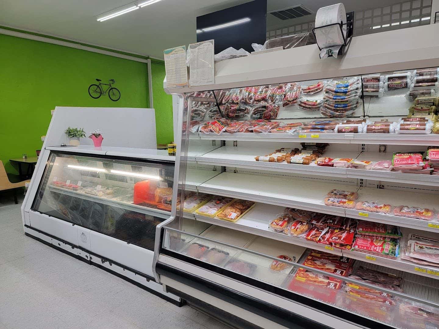 Vics Grocery — Retail & Boutiques photo 3 of 5