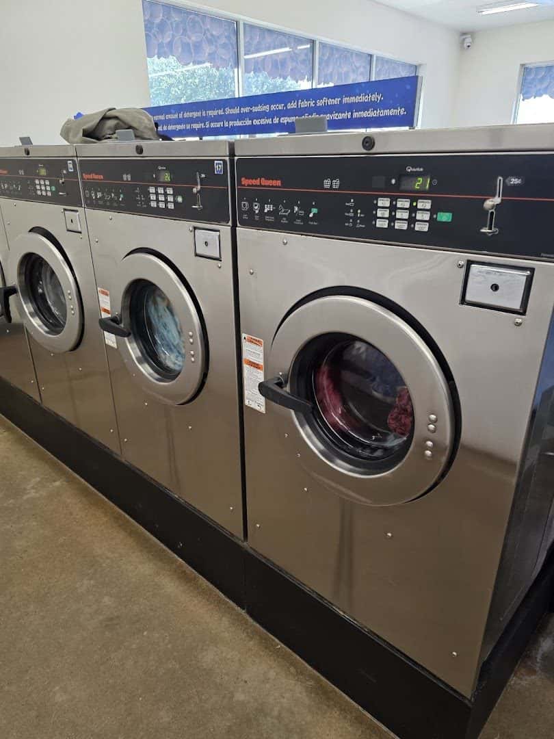 Leander Laundry & Car Wash — Laundry & Dry Cleaning photo 3 of 5