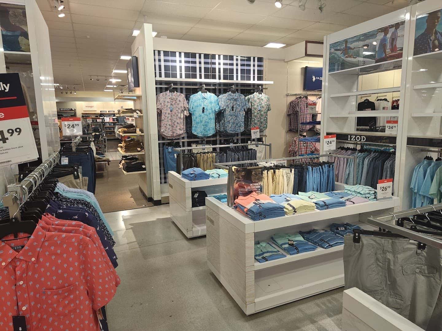 University Oaks Shopping Center — Retail & Boutiques photo 3 of 5