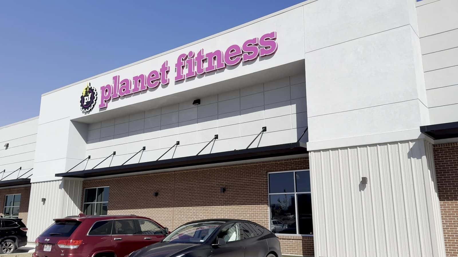 Planet Fitness — Fitness & Gyms photo 2 of 5