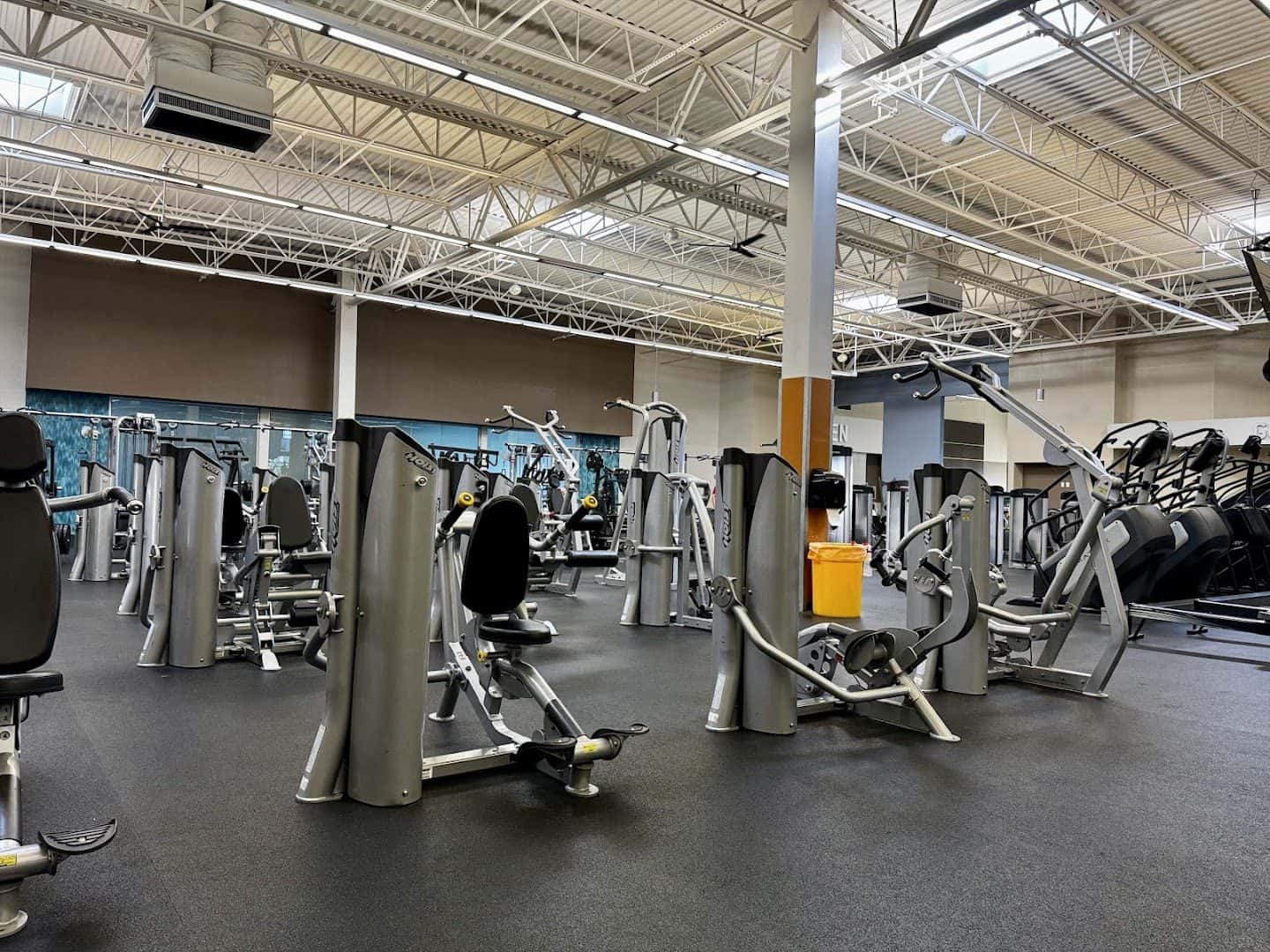 Gold's Gym Cypress Creek — Fitness & Gyms photo 3 of 5