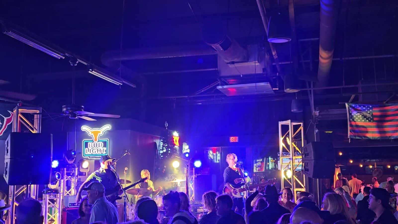 Shooters Billiards & Sports Bar — Bars & Breweries photo 2 of 5