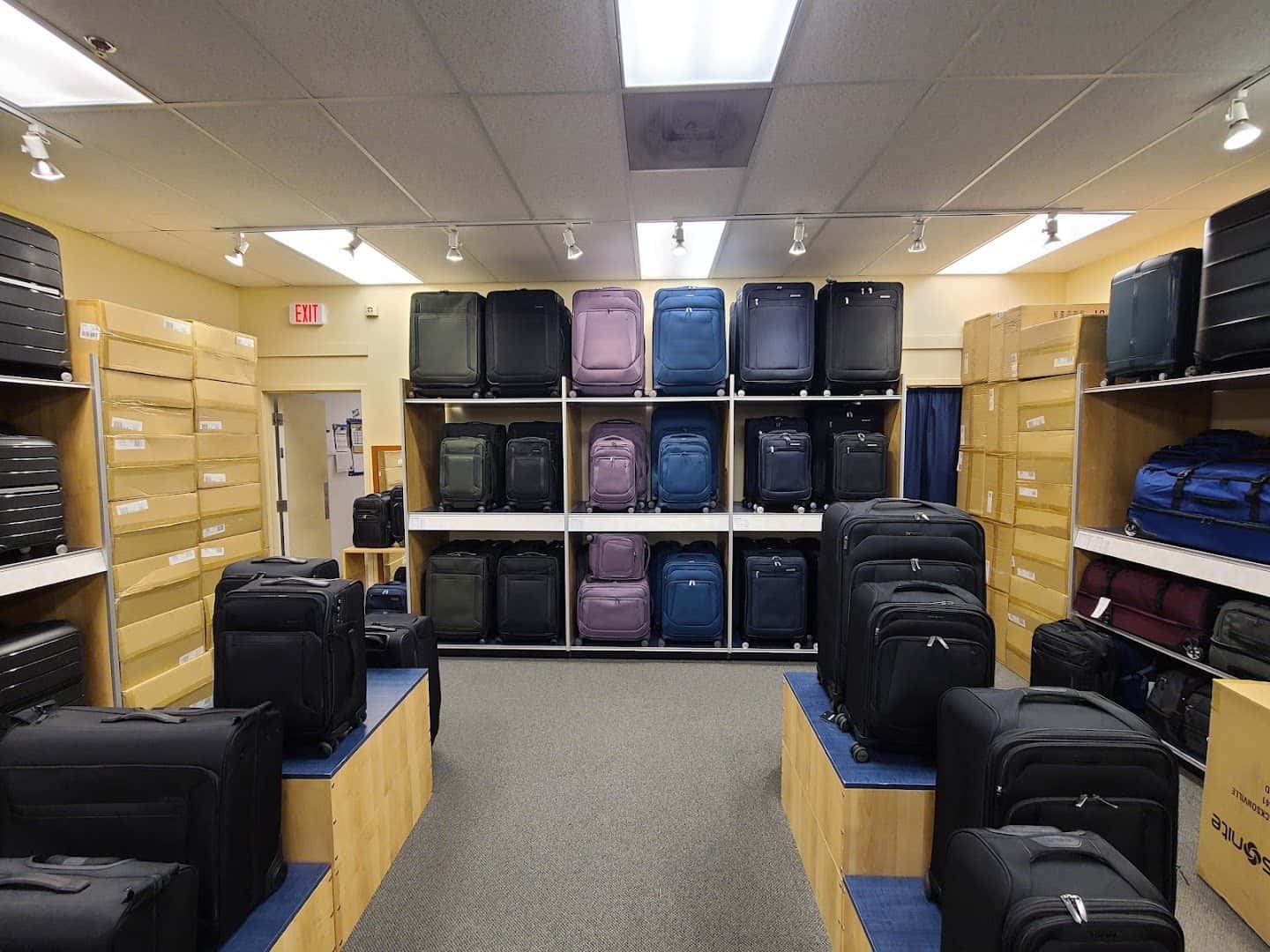 Samsonite Company Store - Round Rock Premium Outlets — Retail & Boutiques photo 3 of 5