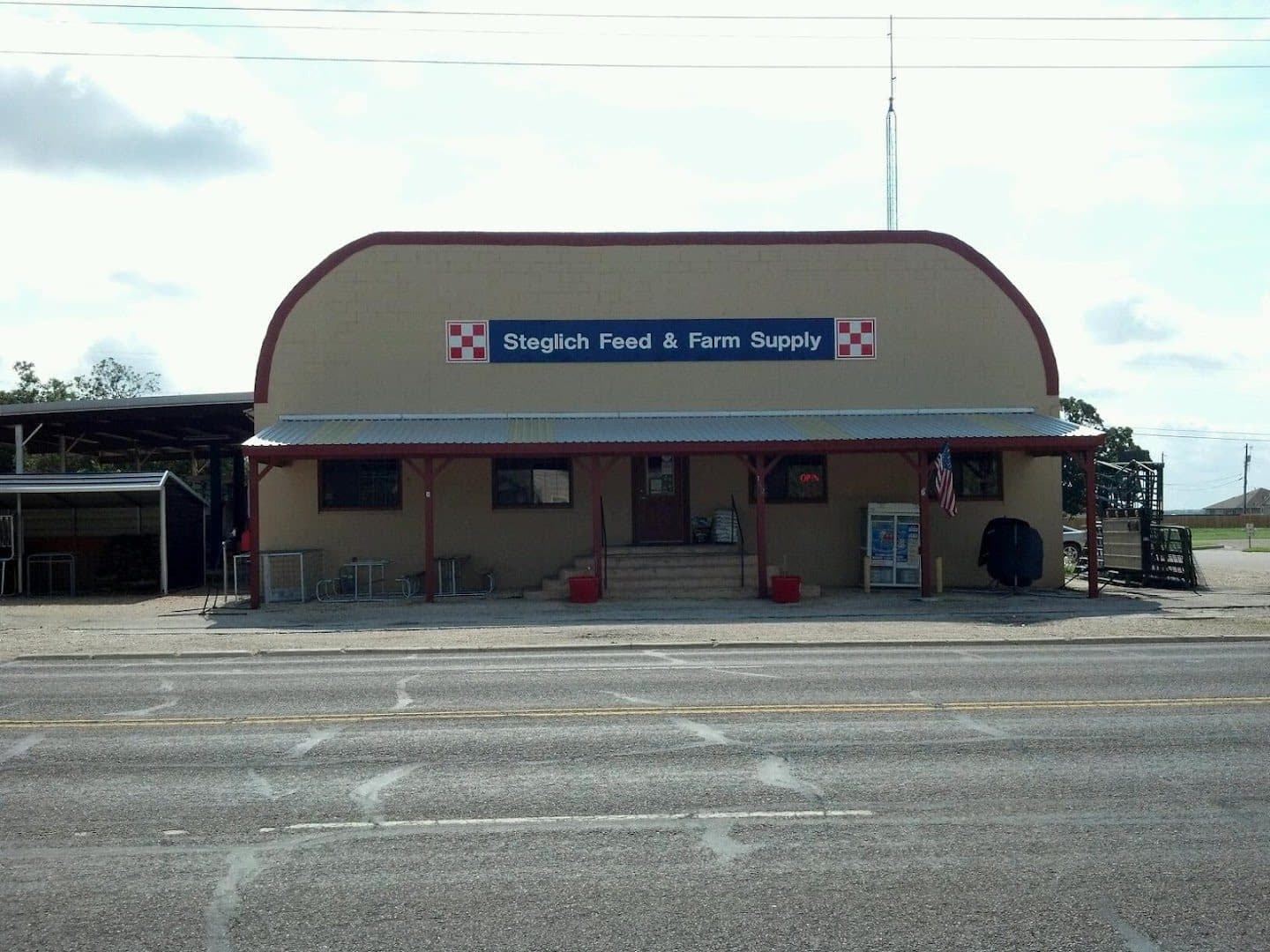 Steglich Feed & Farm Supply — Retail & Boutiques photo 1 of 5