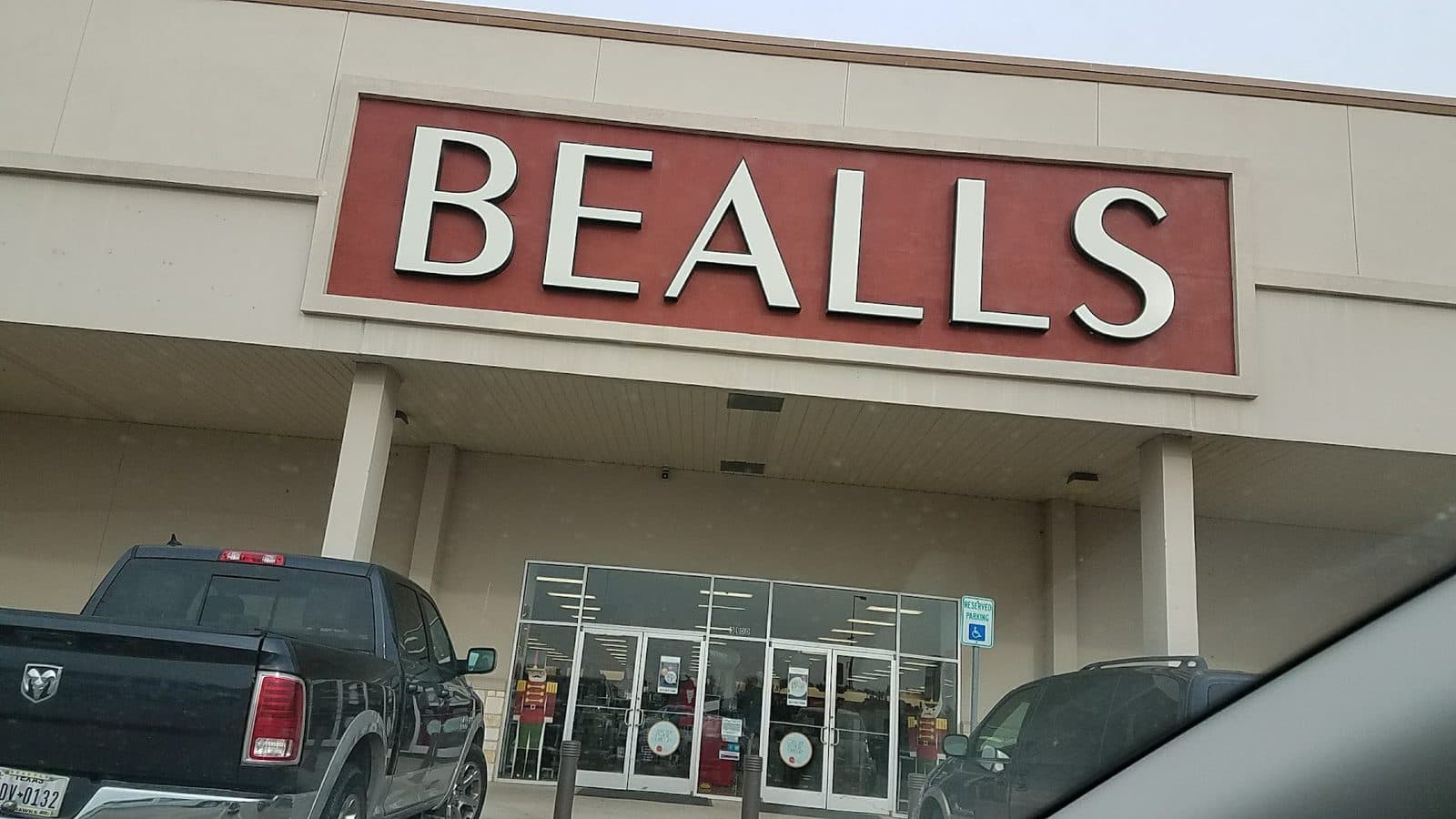 Taylor Plaza Shopping Center — Retail & Boutiques photo 1 of 5
