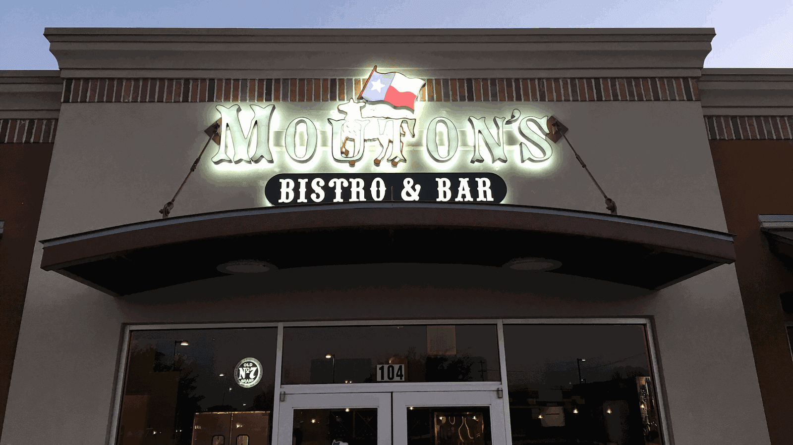 Mouton's Bistro & Bar — Restaurants photo 1 of 5