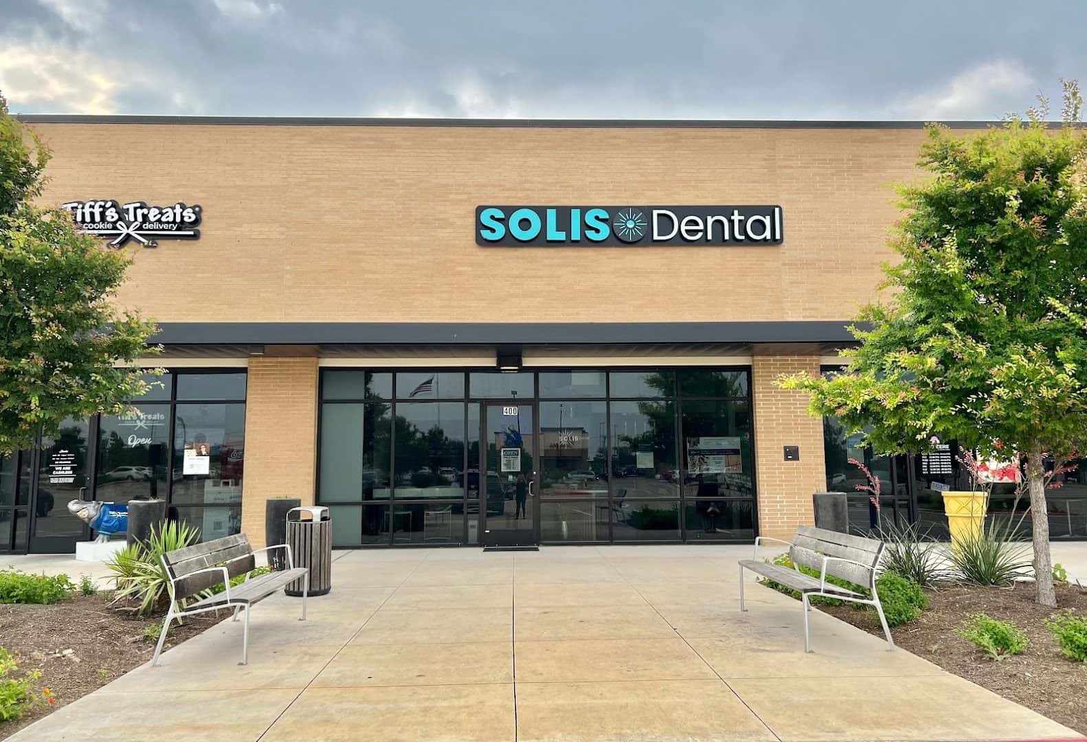 Solis Dental — Dentists photo 1 of 5