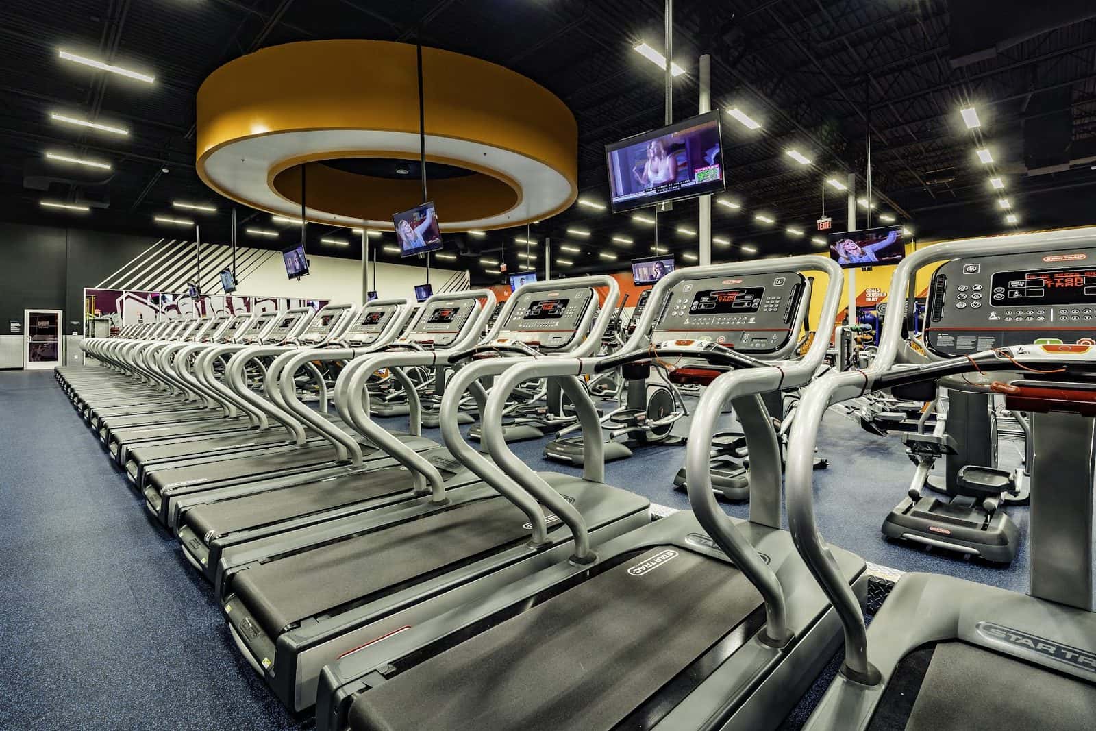 Crunch Fitness - Round Rock — Fitness & Gyms photo 1 of 5