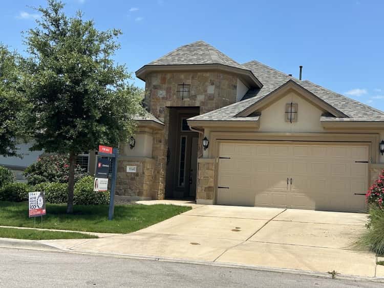 Lone Star Roofing & Gutters