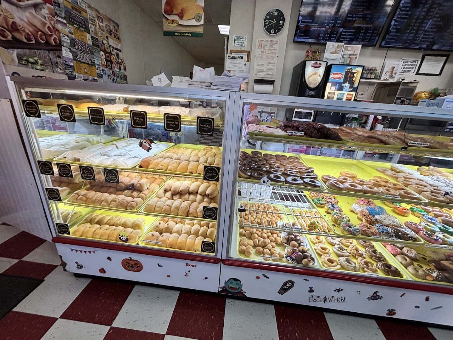 Donut Palace — Bakeries & Desserts photo 1 of 5