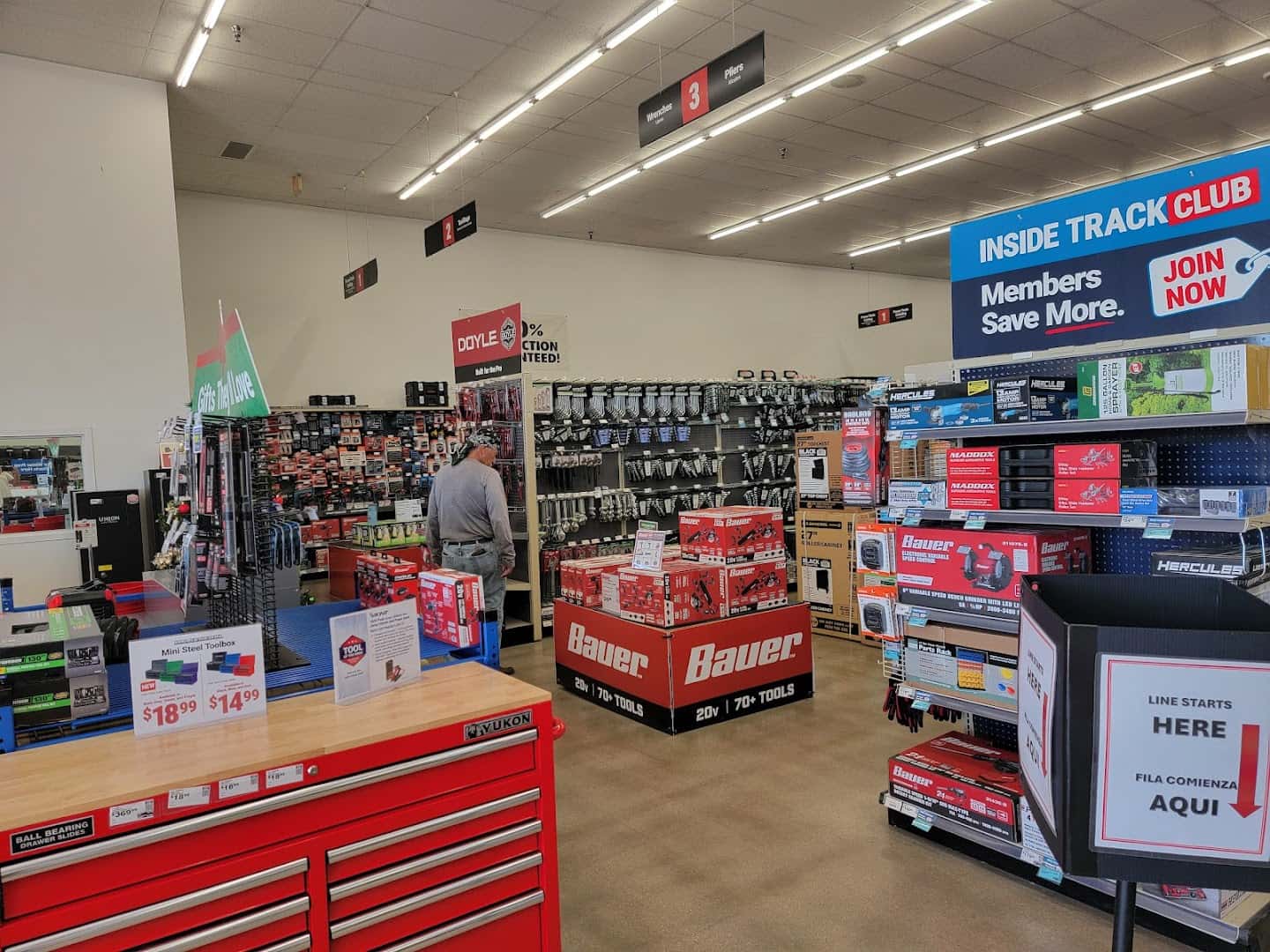 Harbor Freight — Retail & Boutiques photo 3 of 5