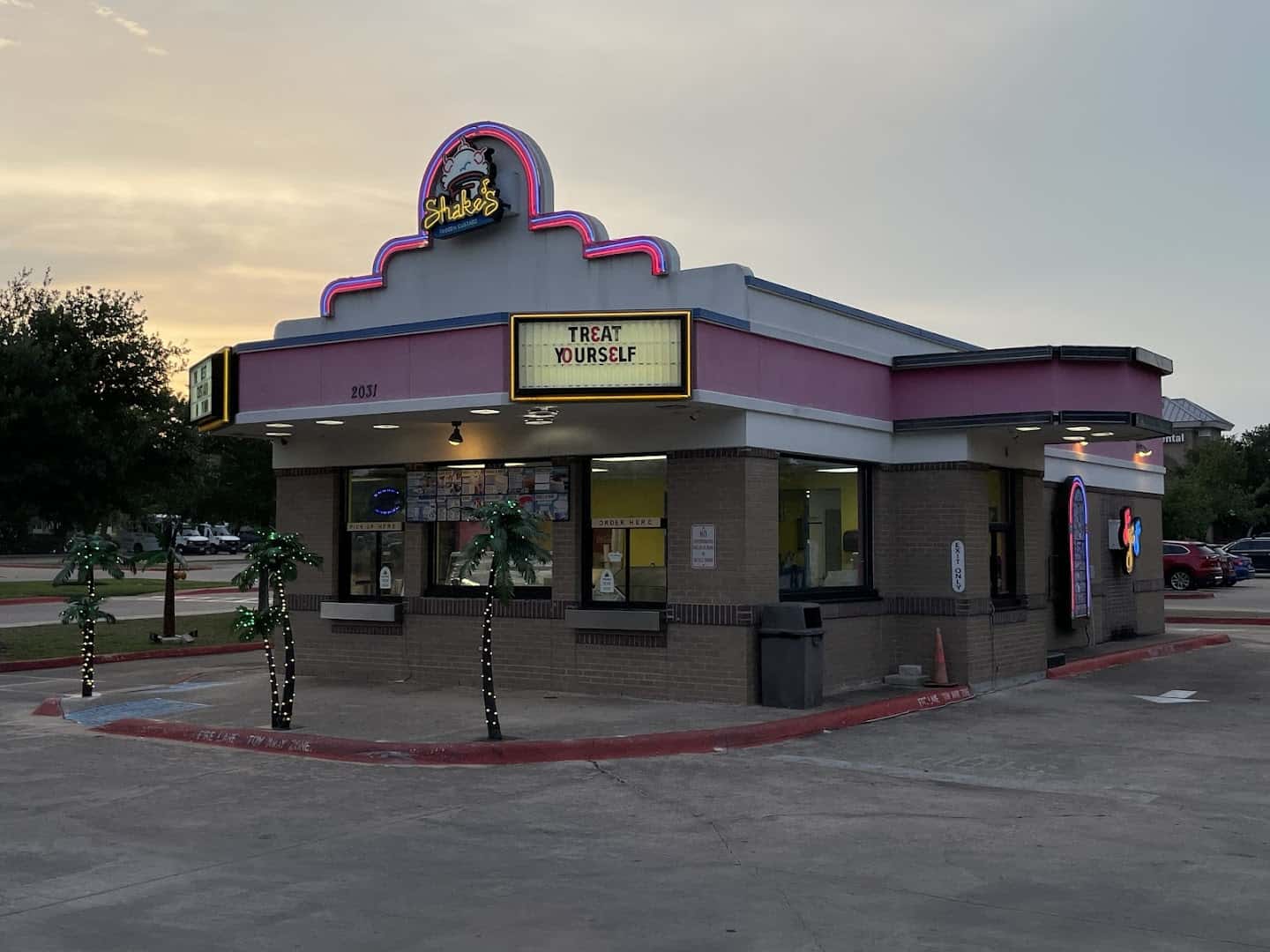 Shake's Frozen Island — Bakeries & Desserts photo 1 of 5