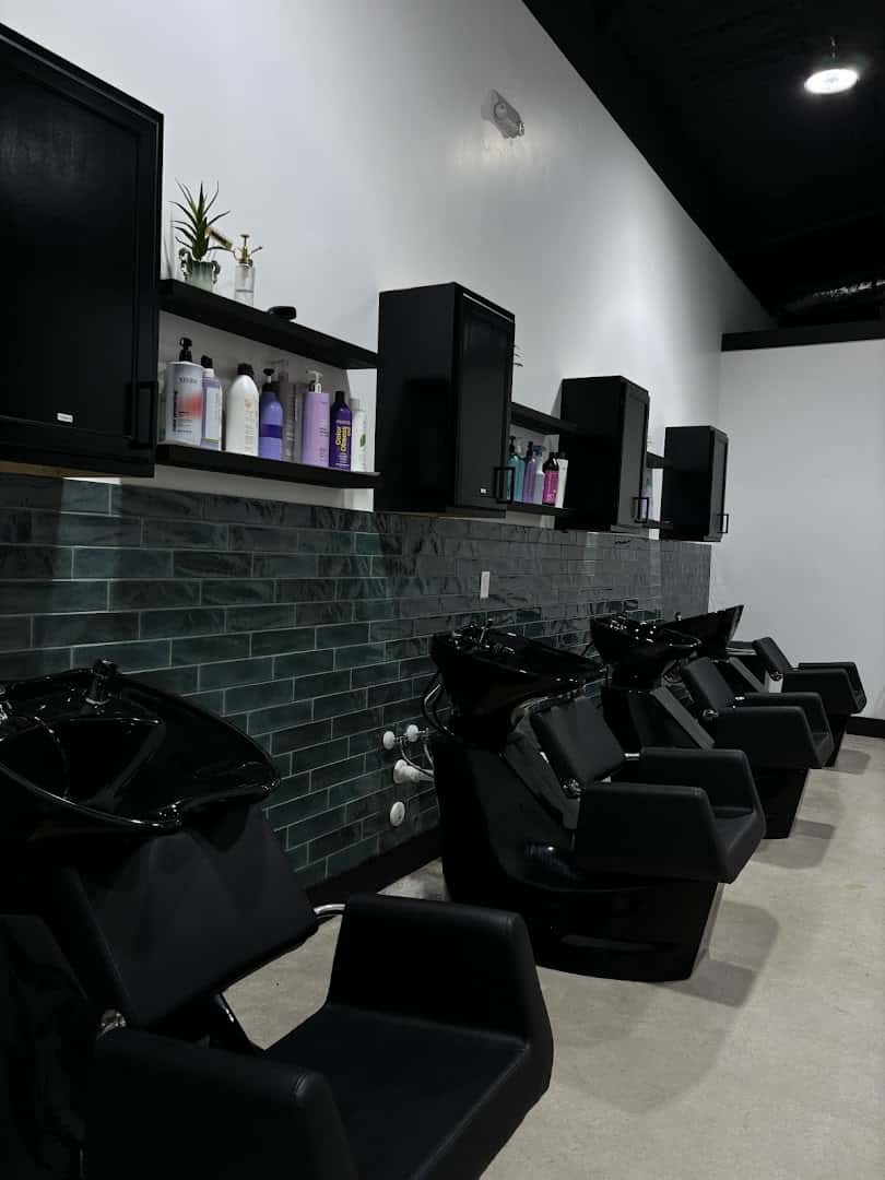 Turning Heads Salon — Hair Salons & Barbers photo 3 of 5