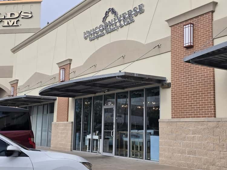 Unicorniverse Bakery & Cafe