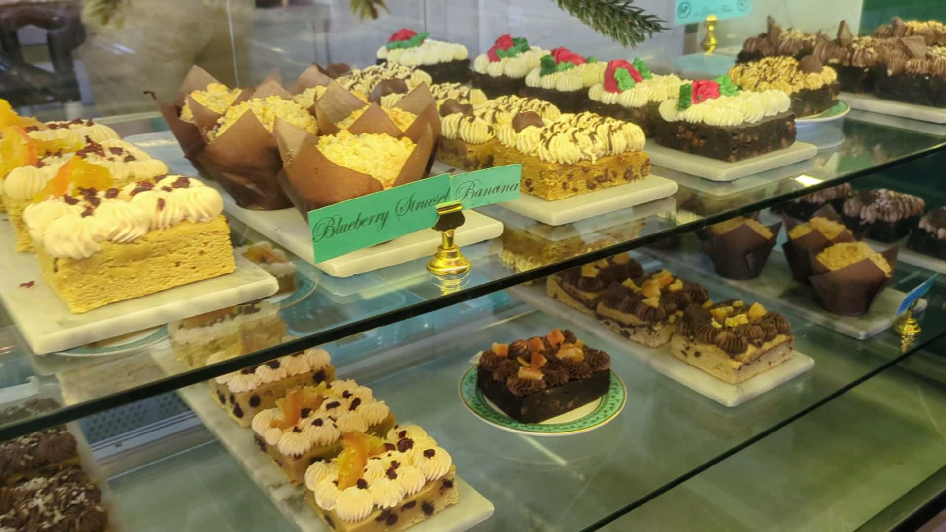 Unicorniverse Bakery & Cafe — Bakeries & Desserts photo 2 of 5