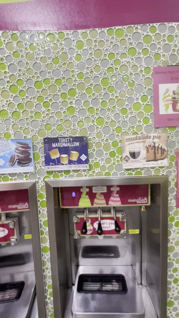 Menchie's Frozen Yogurt — Bakeries & Desserts photo 2 of 5
