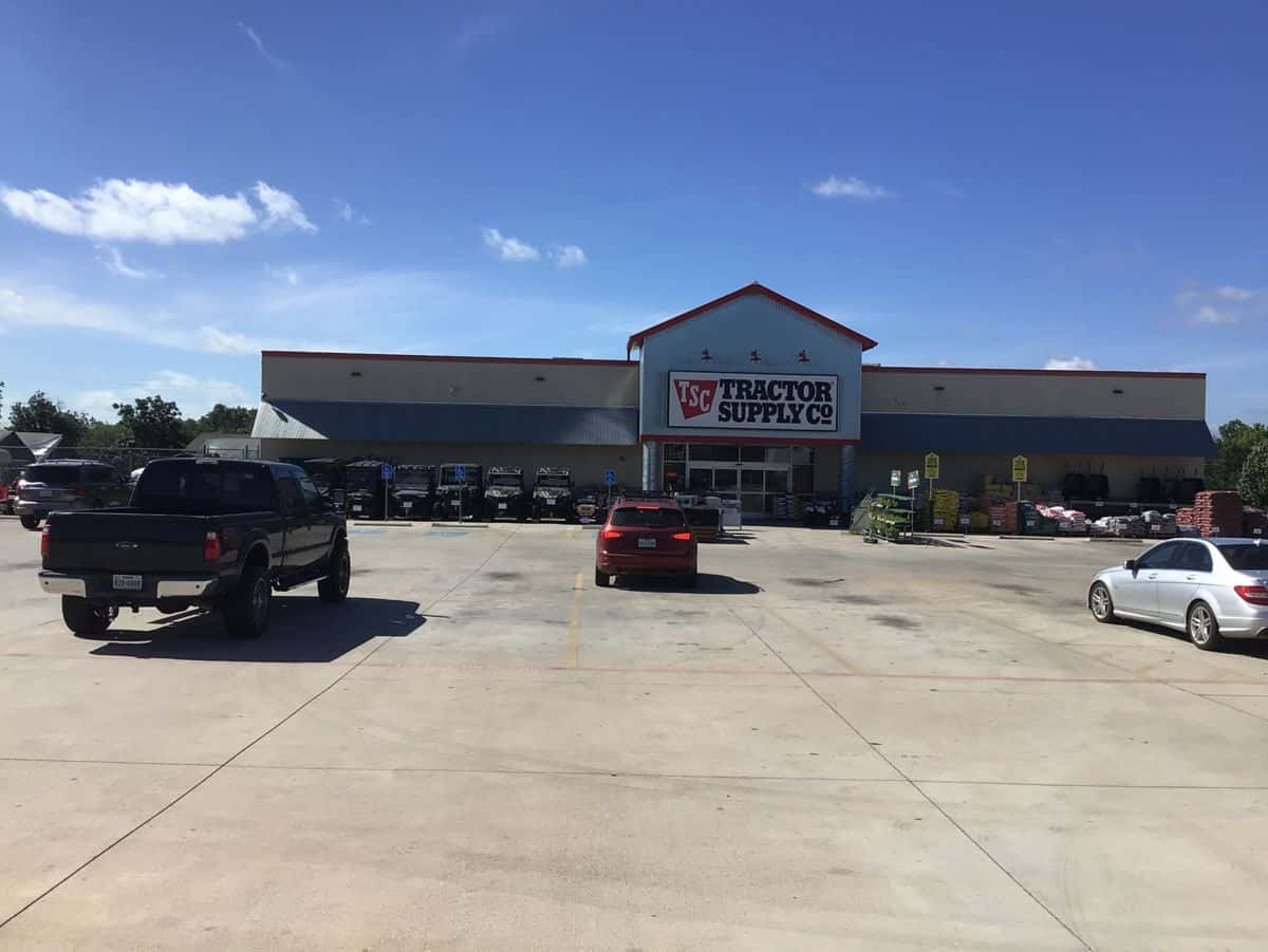 Tractor Supply Co. — Retail & Boutiques photo 1 of 5