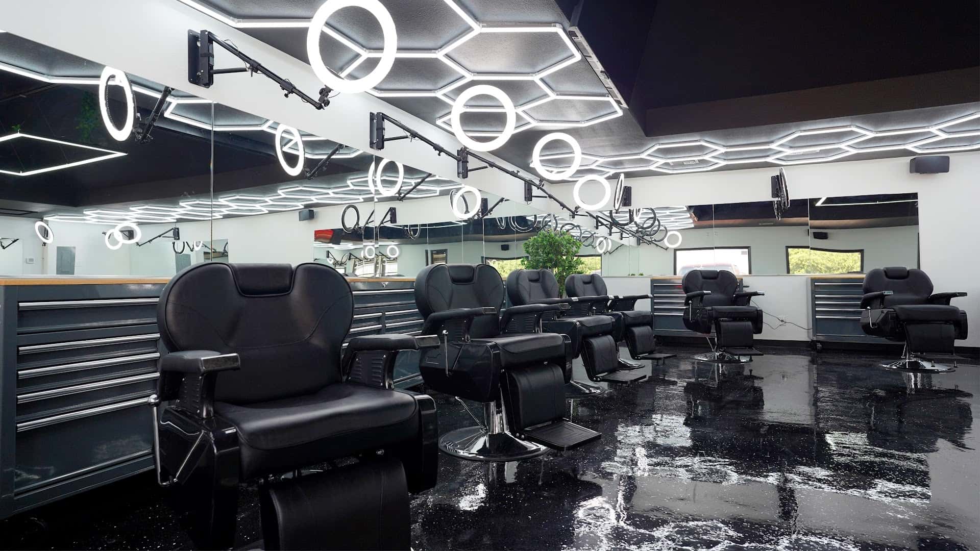 Marcuts The Barber — Hair Salons & Barbers photo 2 of 5