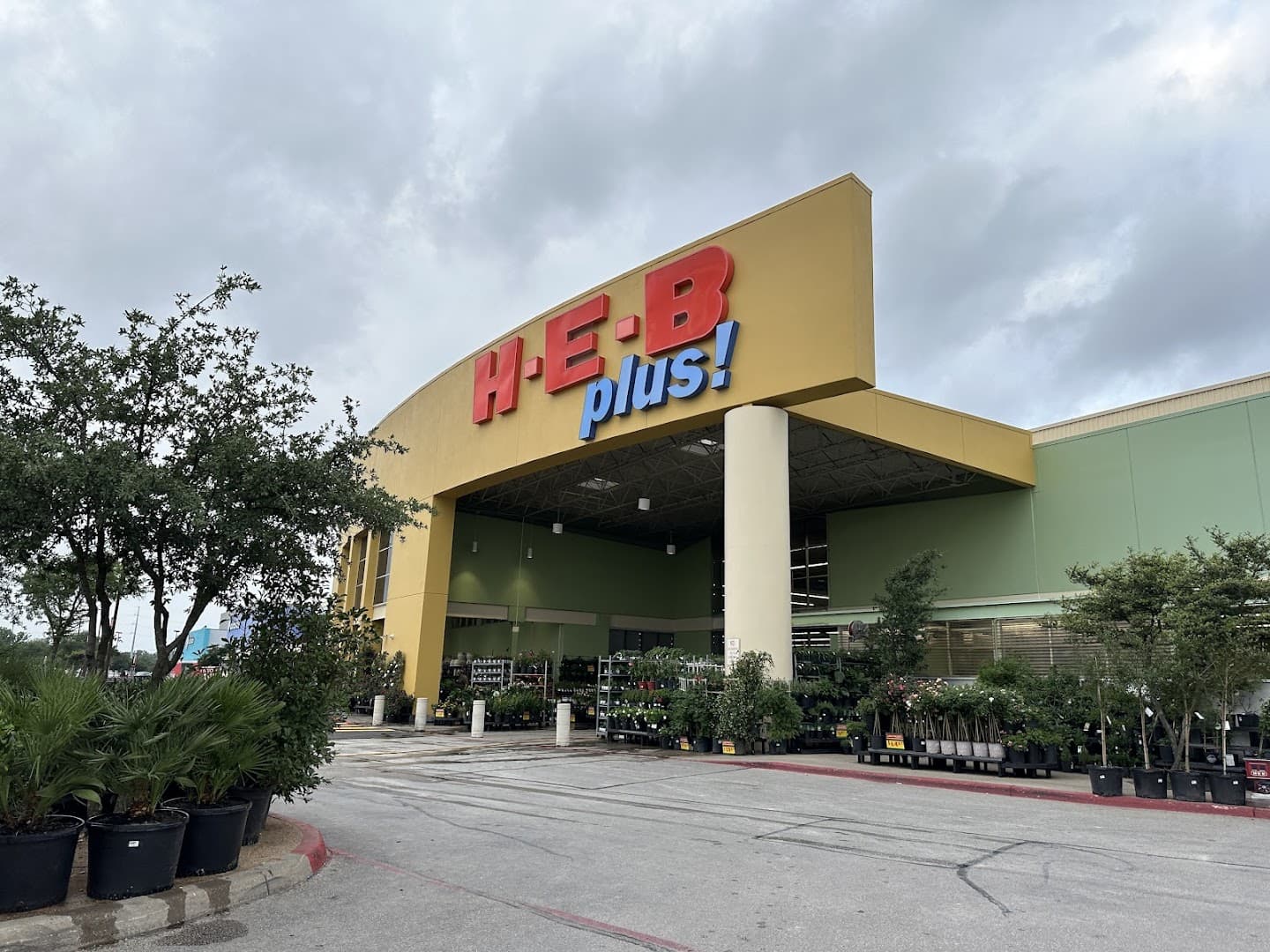 H-E-B plus! — Retail & Boutiques photo 1 of 5