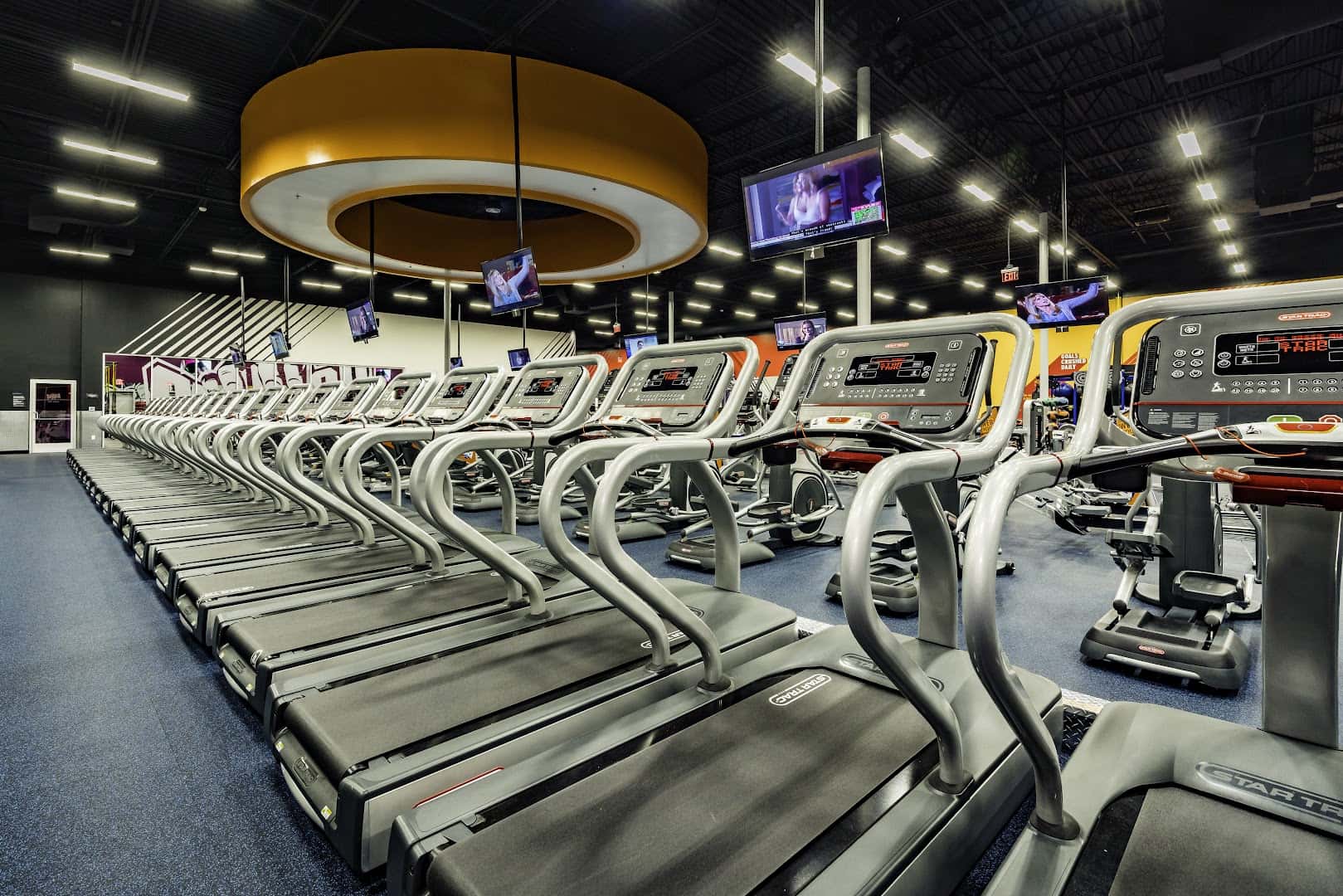 Crunch Fitness - Round Rock — Fitness & Gyms photo 1 of 5