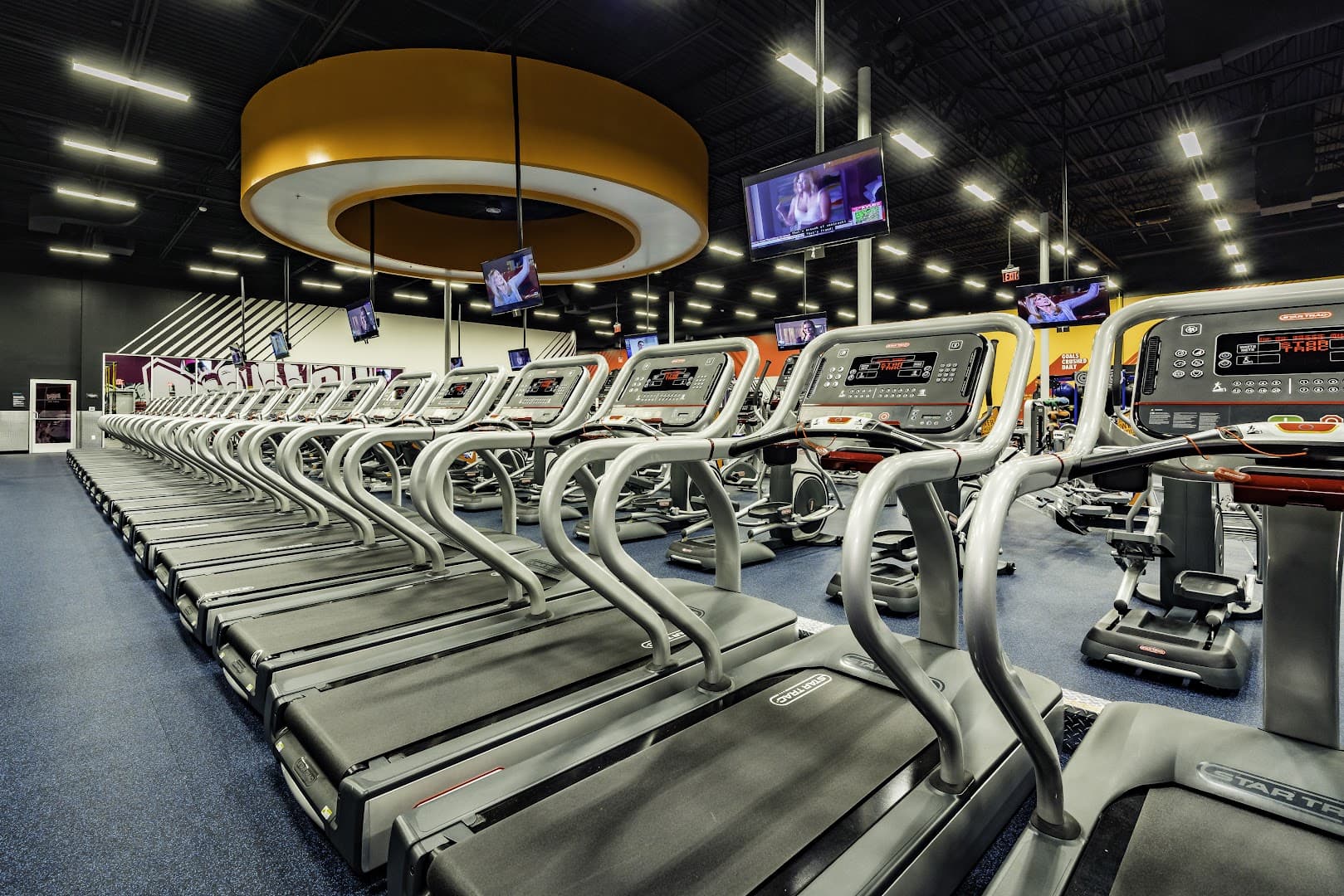 Crunch Fitness - Round Rock — Fitness & Gyms photo 1 of 5