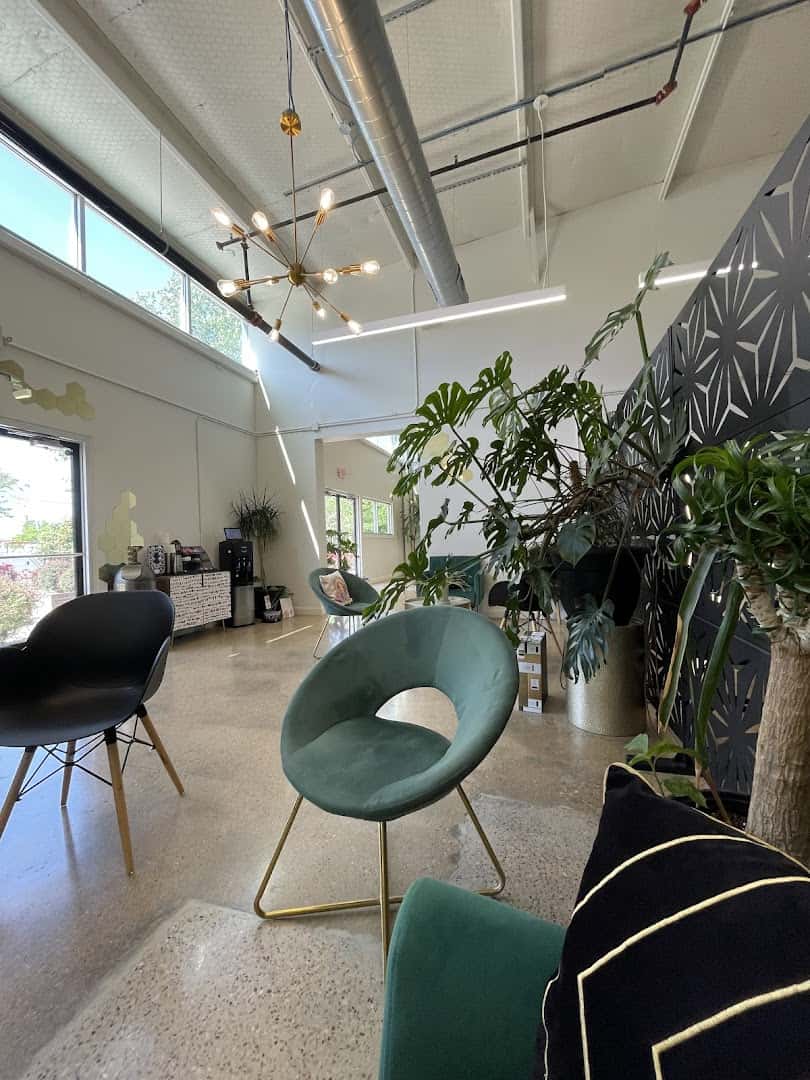 Grow Salon + Wine Bar — Hair Salons & Barbers photo 3 of 5