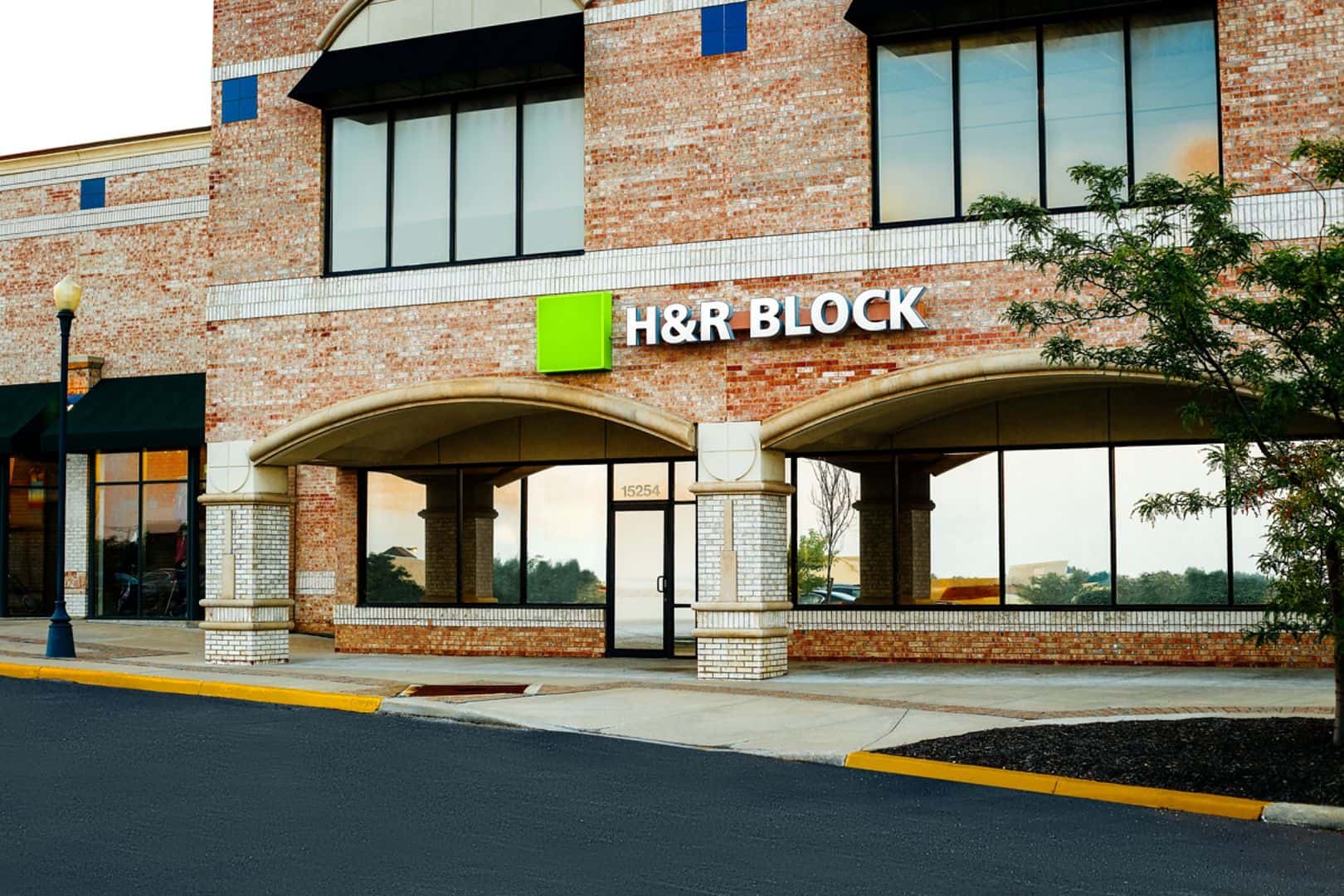 H&R Block — Financial & Accounting photo 3 of 5