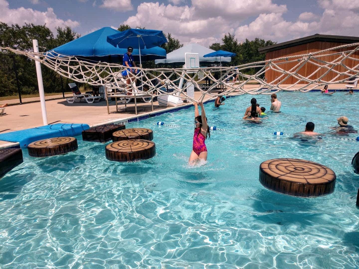 Veterans Memorial Pool — Family Fun & Recreation photo 3 of 5