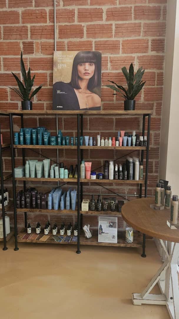Razmataz Salon — Hair Salons & Barbers photo 3 of 5