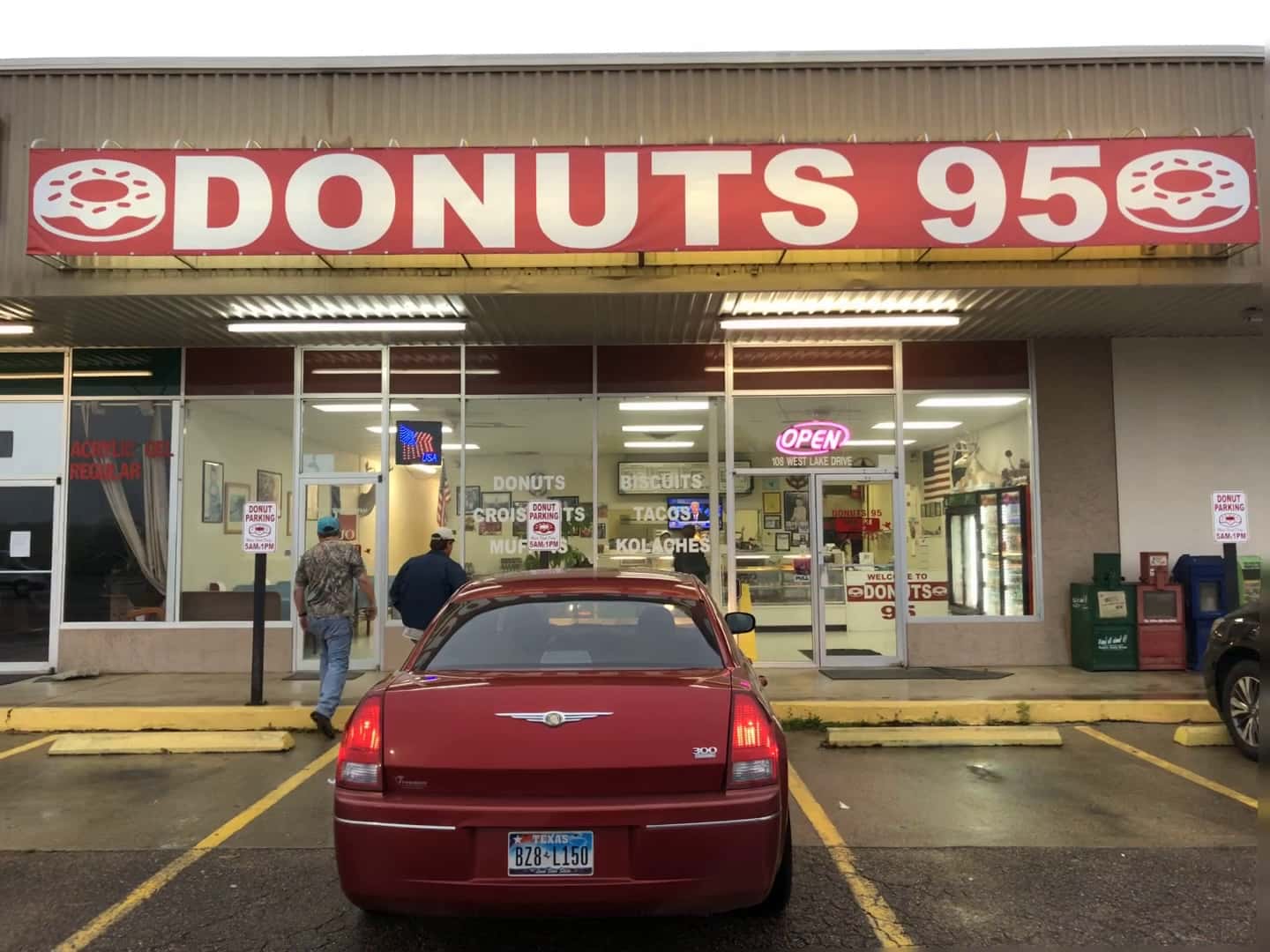 DONUTS 95 — Bakeries & Desserts photo 1 of 5