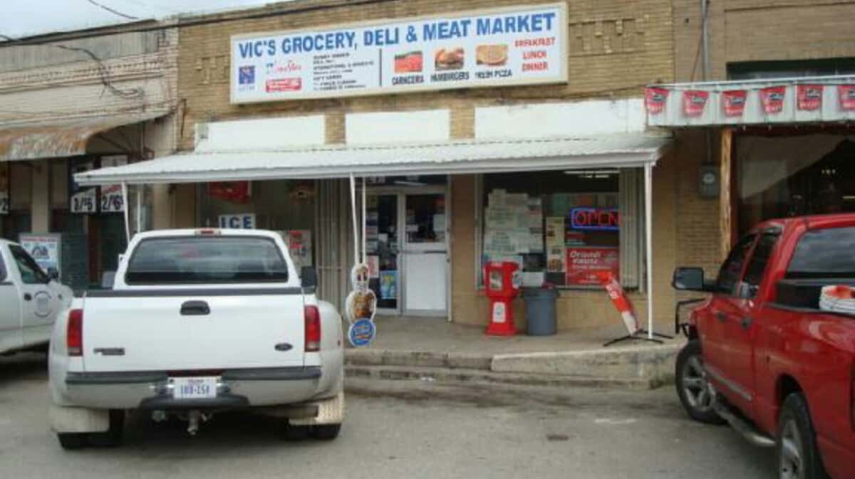 Vics Grocery — Retail & Boutiques photo 2 of 5