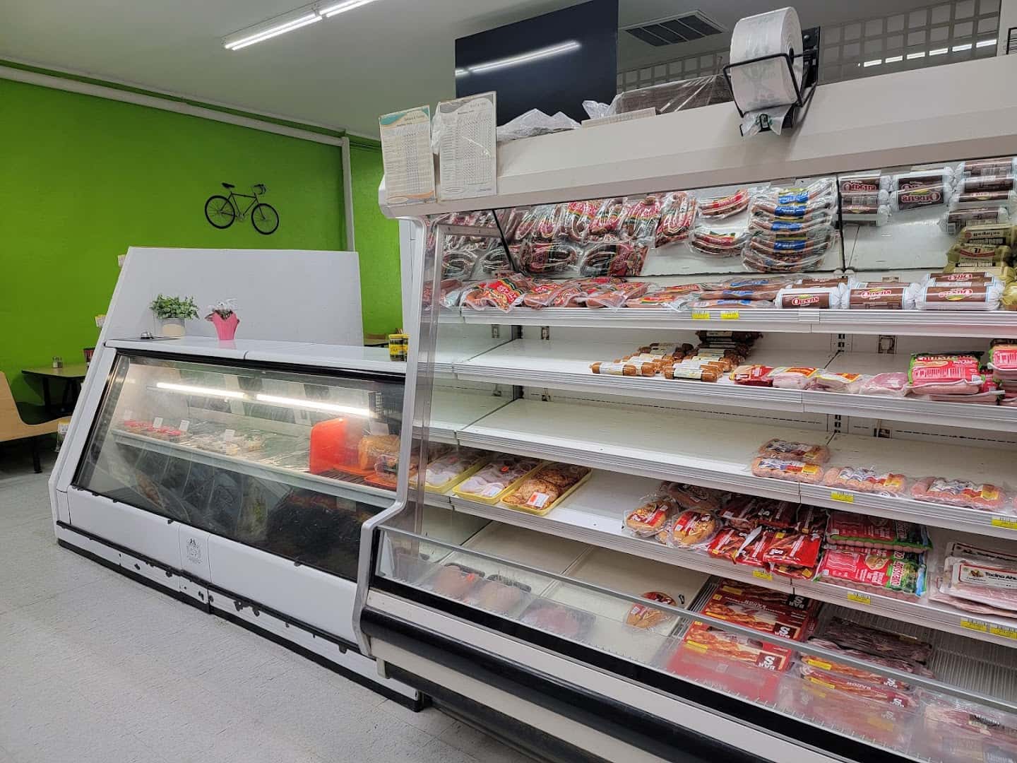 Vics Grocery — Retail & Boutiques photo 3 of 5