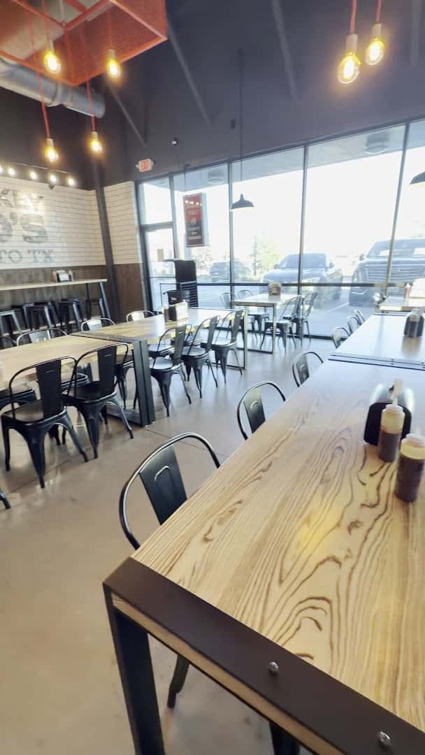 Smokey Mo's BBQ — Restaurants photo 2 of 5
