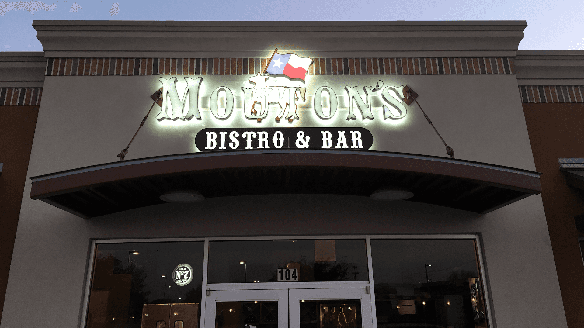 Mouton's Bistro & Bar — Restaurants photo 1 of 5