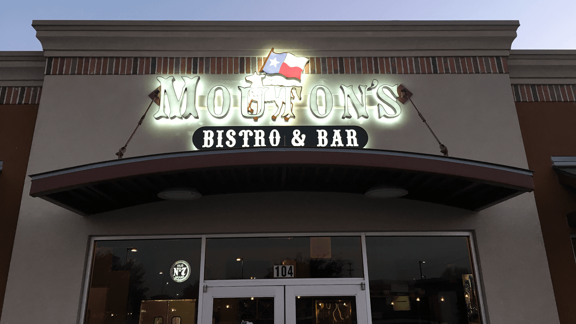 Mouton's Bistro & Bar — Restaurants photo 1 of 5