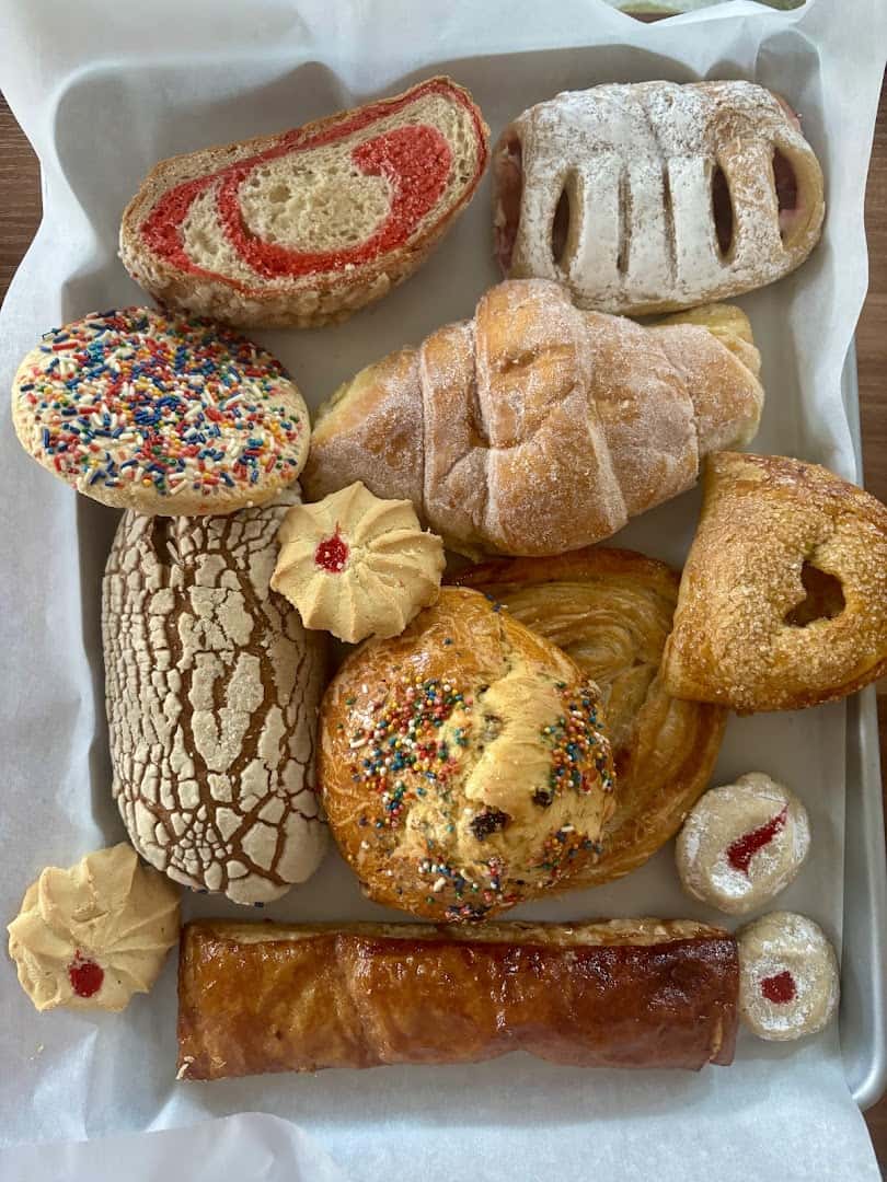 La Concha Feliz Bakery — Bakeries & Desserts photo 3 of 5