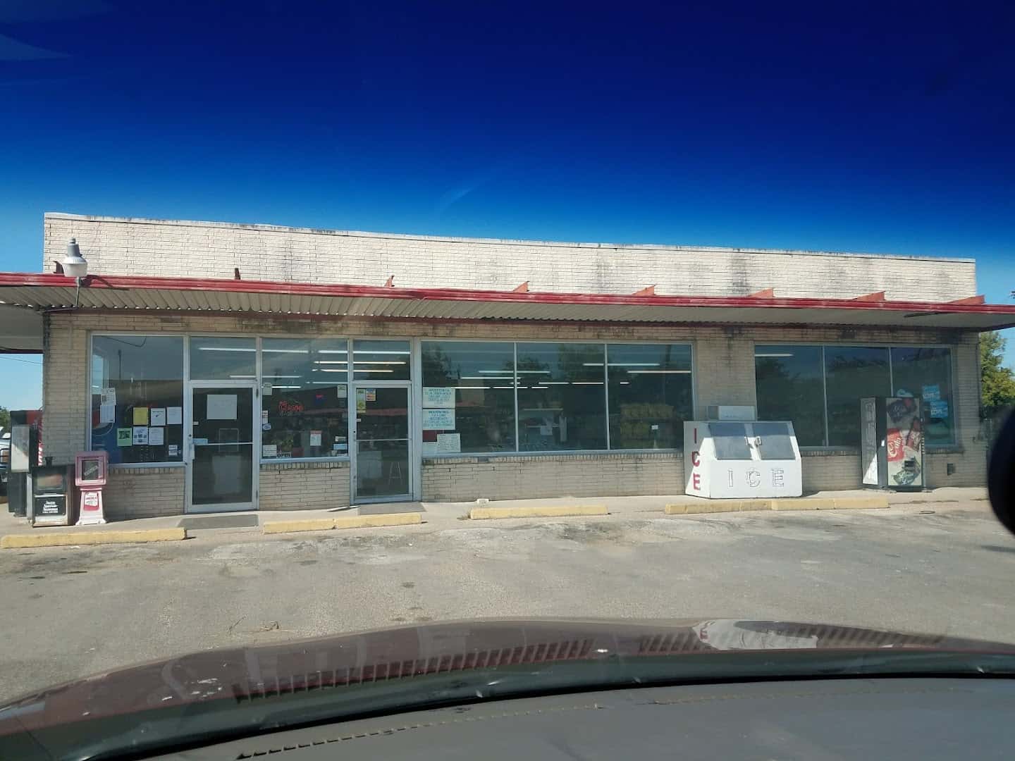 Bartlett Red & White Grocery — Retail & Boutiques photo 1 of 5
