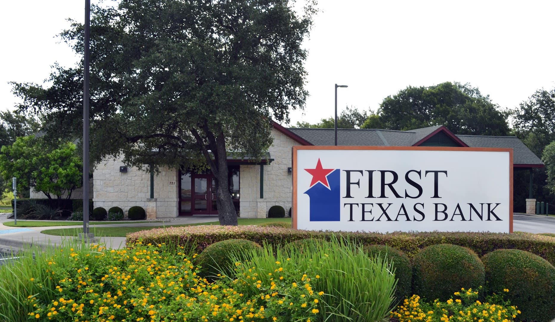 First Texas Bank — Financial & Accounting photo 1 of 4