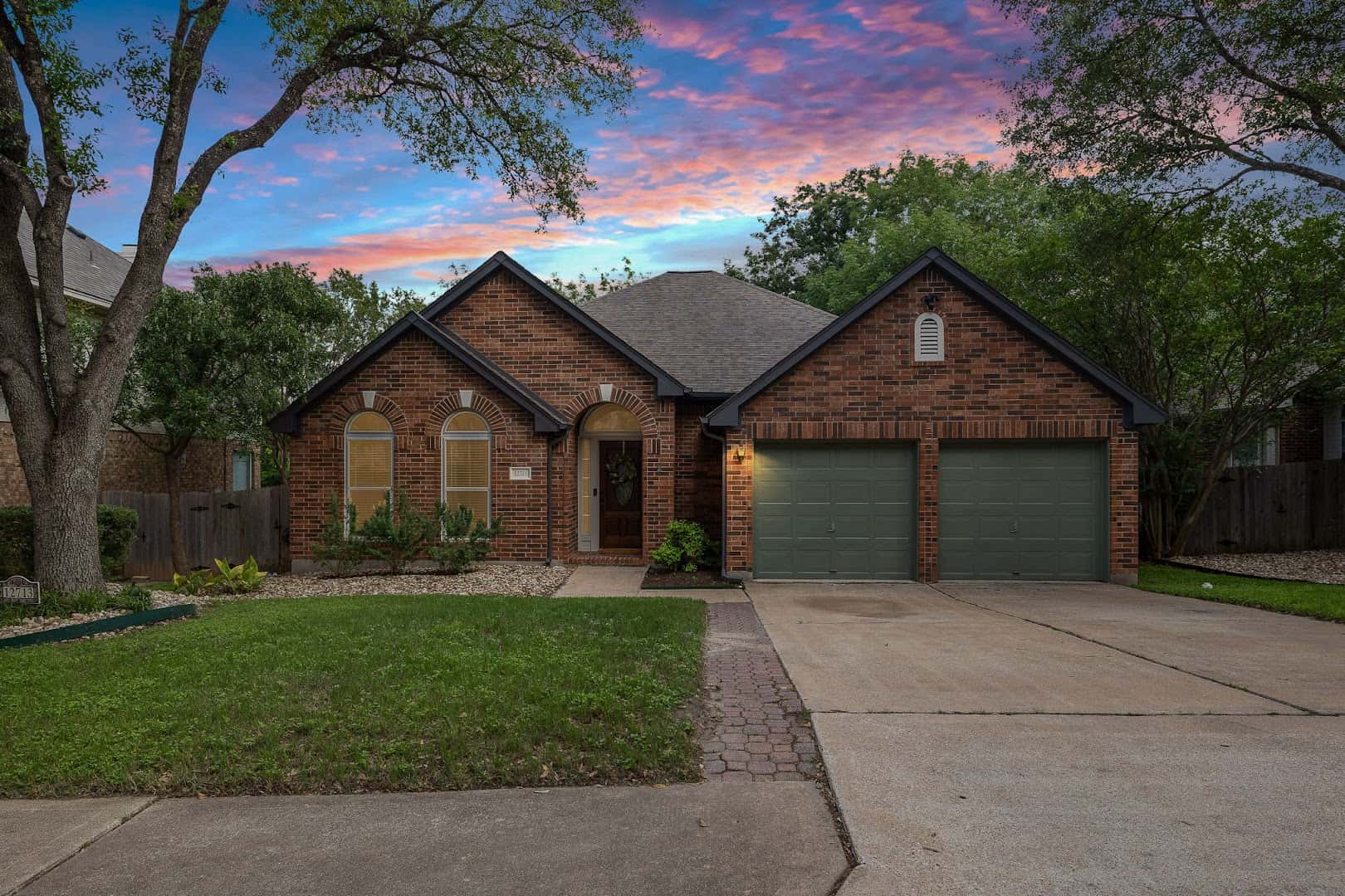 Round Rock Real Estate Agent, Lauren Schauer - Magnolia Realty — Real Estate Agents photo 3 of 5