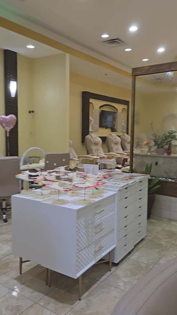 OnQ Nails & Spa — Nail Salons & Spas photo 2 of 5