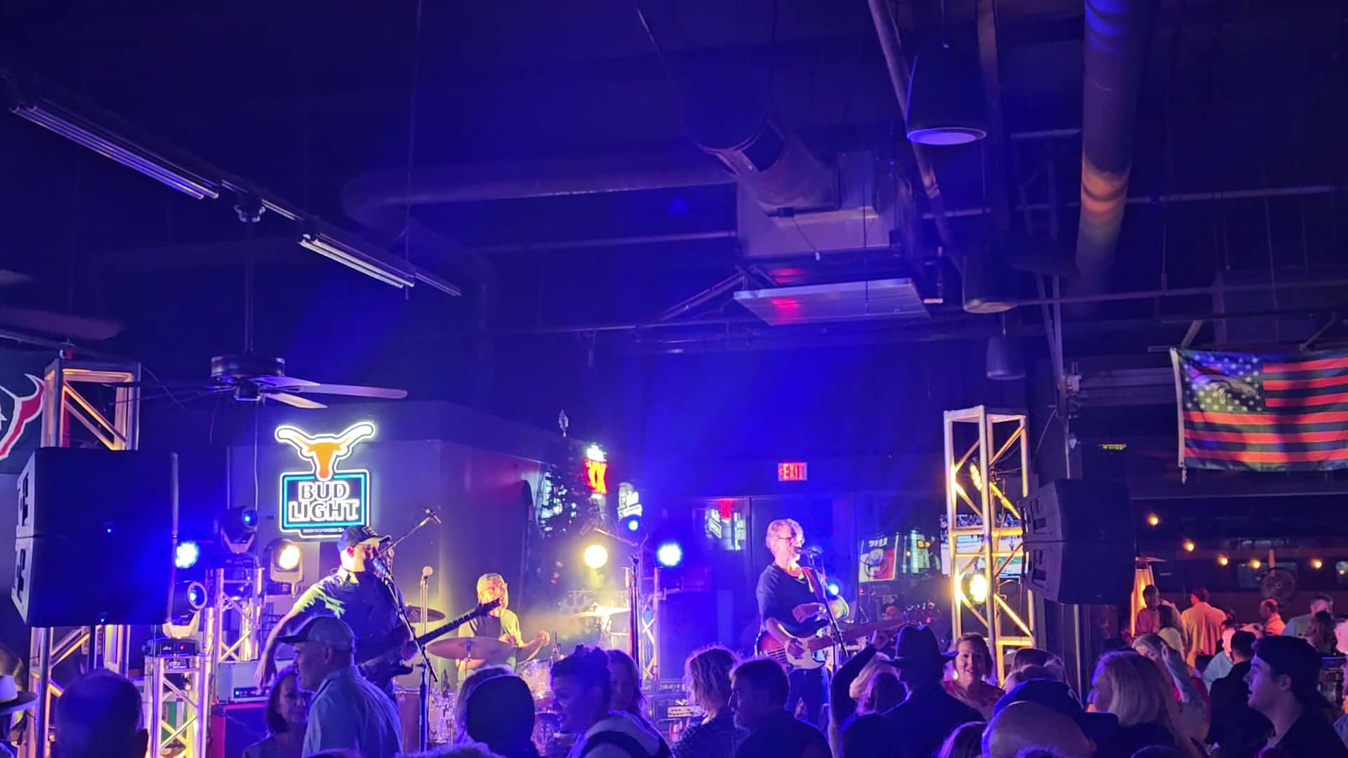 Shooters Billiards & Sports Bar — Bars & Breweries photo 2 of 5