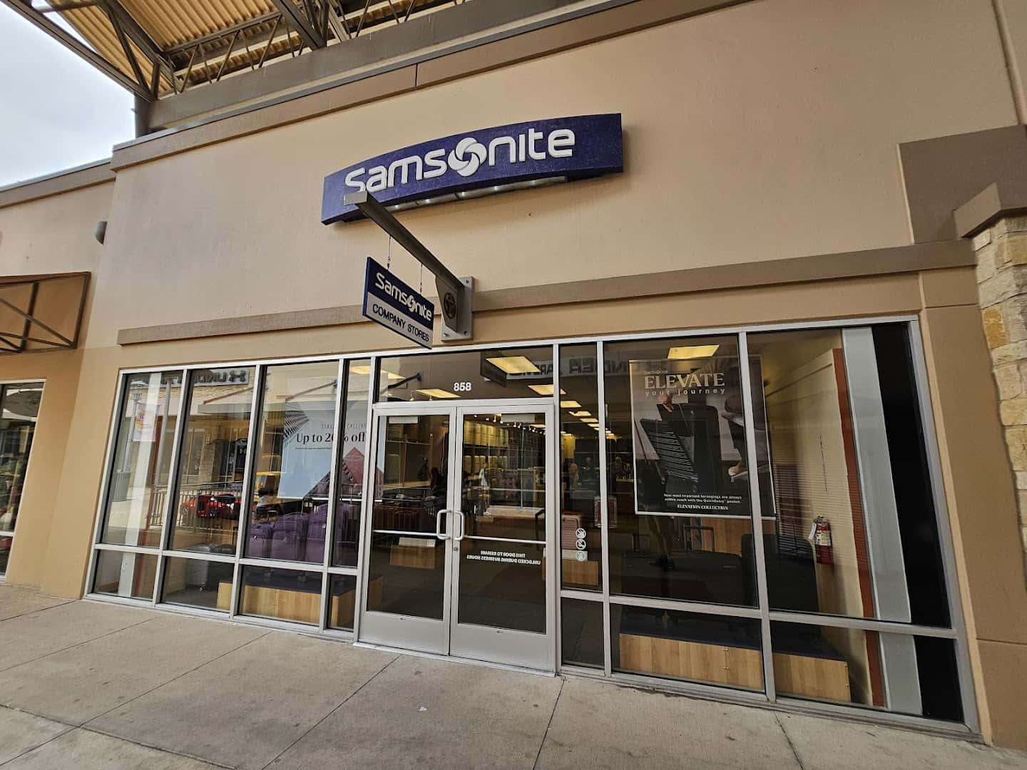 Samsonite Company Store - Round Rock Premium Outlets — Retail & Boutiques photo 1 of 5