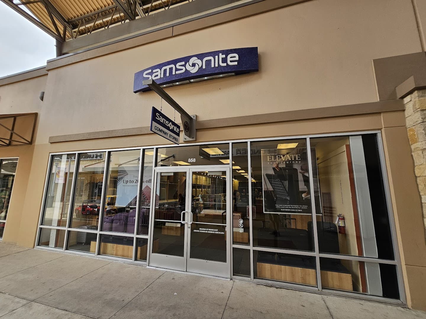 Samsonite Company Store - Round Rock Premium Outlets — Retail & Boutiques photo 1 of 5