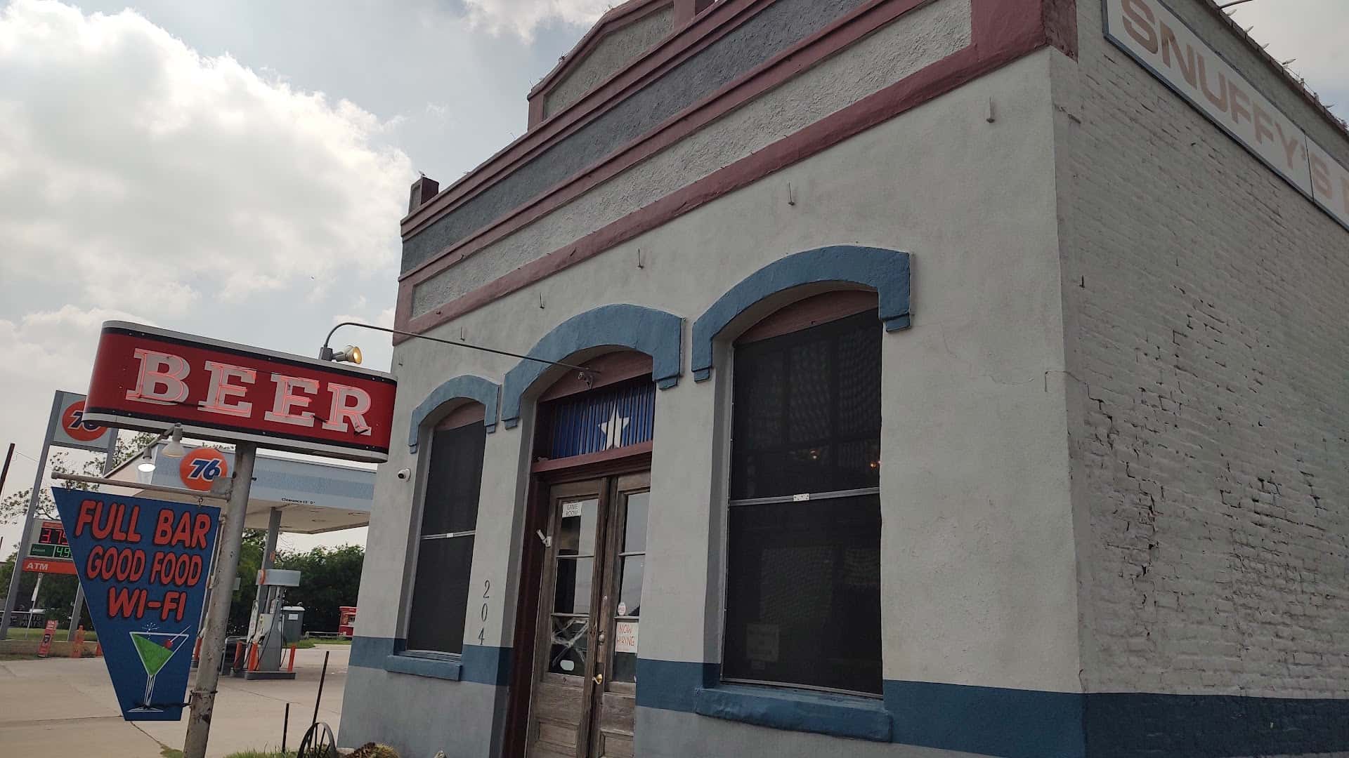 Snuffy's Bar & Grill — Restaurants photo 2 of 5