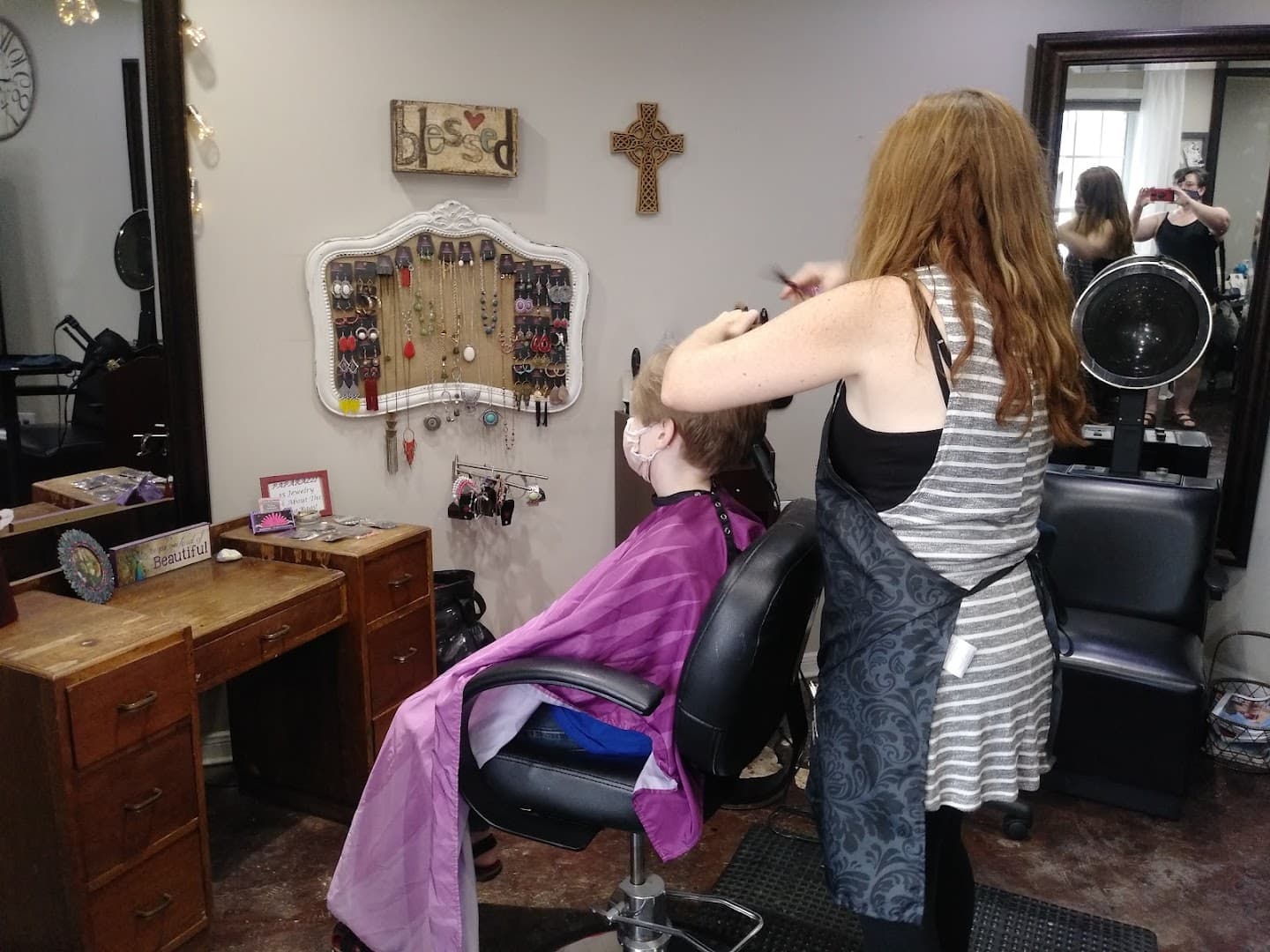 Simply Irresistible — Hair Salons & Barbers photo 1 of 5